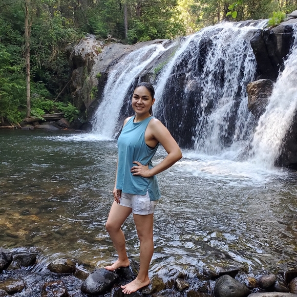 Meet your Posher, Claudia - Picture 3 of 7